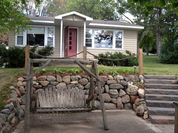 Charming Waterfront Cottage Rental on Cedar Lake near Annandale, Minnesota - glamping.directory