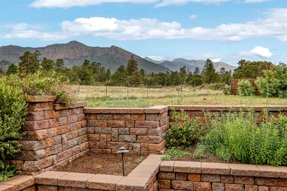 Unique Vacation Rental with Panoramic Mountain Views and Fantastic Backyard Patio in Flagstaff, Arizona - Flagstaff, Arizona - glamping.directory