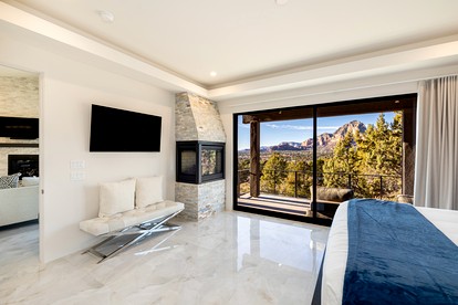 Stunning, Luxury Vacation Rental with Hot Tub and Mountain Views in Sedona, Arizona - Sedona, Arizona - glamping.directory