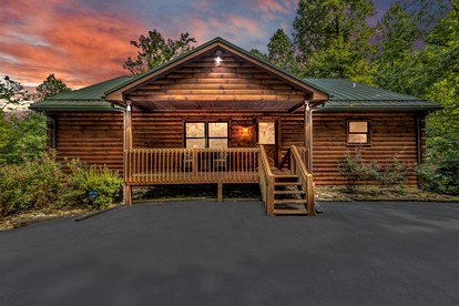 Cozy Mountain Cabin with Long-Range Views near Waterfall Park in Old Fort, NC - Old Fort, North Carolina - glamping.directory