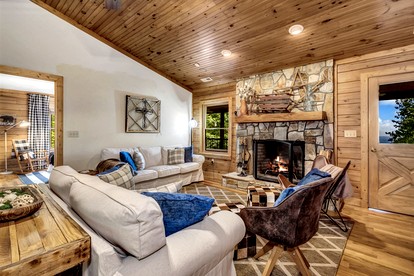 Cozy Mountain Cabin with Long-Range Views near Waterfall Park in Old Fort, NC - Old Fort, North Carolina - glamping.directory