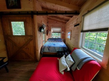 Dreamy Tree House Getaway for a Romantic Retreat - Copperhill, Tennessee - glamping.directory