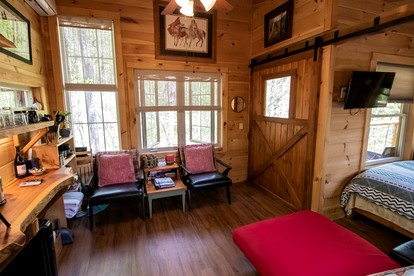 Dreamy Tree House Getaway for a Romantic Retreat - Copperhill, Tennessee - glamping.directory