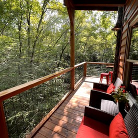 Dreamy Tree House Getaway for a Romantic Retreat - Copperhill, Tennessee - glamping.directory