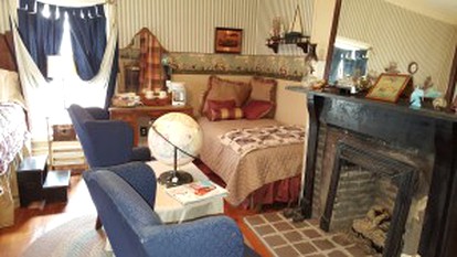 Historic Cottage Rental with Incredible Views near Clarksville, Tennessee - Indian Mound, Tennessee - glamping.directory