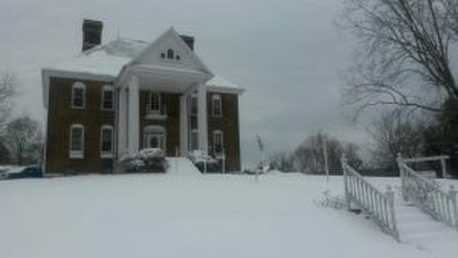 Historic Cottage Rental with Incredible Views near Clarksville, Tennessee - Indian Mound, Tennessee - glamping.directory