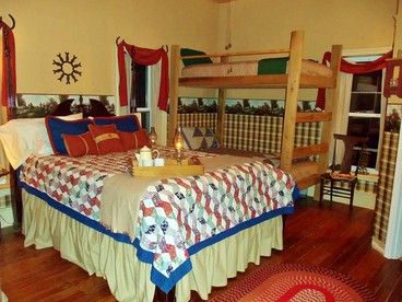 Historic Cottage Rental with Incredible Views near Clarksville, Tennessee - Indian Mound, Tennessee - glamping.directory
