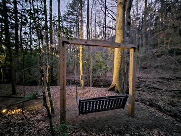 Romantic Creekside Cabin Retreat with Hot Tub, Fire Pit and Peaceful Forest Views in Sautee Nacoochee, Georgia - Sautee Nacoochee, Georgia - glamping.directory