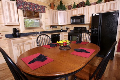 Lovely Cabin with Pool Table, Hot-Tub and Pool in Sevierville, Tennessee - Sevierville, Tennessee - glamping.directory