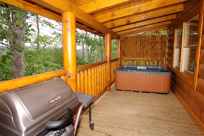 Lovely Cabin with Pool Table, Hot-Tub and Pool in Sevierville, Tennessee - Sevierville, Tennessee - glamping.directory