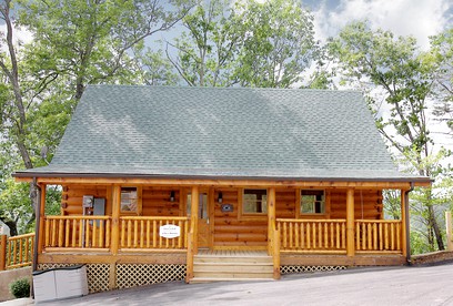 Lovely Cabin with Pool Table, Hot-Tub and Pool in Sevierville, Tennessee - glamping.directory