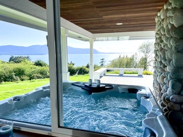 Luminous Cottage with Lofted Interior, Large Deck, Jacuzzi and Splendid Views in Washington - Lummi Island, Washington - glamping.directory