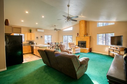 Incredible Log Cabin with Gorgeous Sights in Pinetop, Arizona - Pinetop, Arizona - glamping.directory