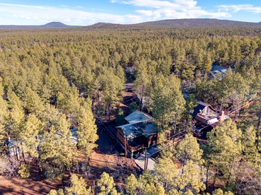 Incredible Log Cabin with Gorgeous Sights in Pinetop, Arizona - Pinetop, Arizona - glamping.directory