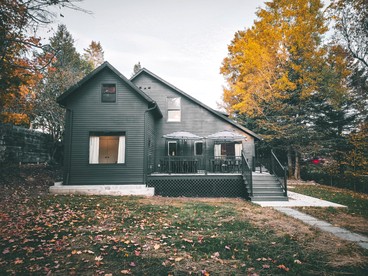 Elegant Cabin with Spacious Large Yard Ideal for Kids in NY - glamping.directory