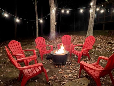Peaceful Rustic Hideaway with Hot Tub, Fire Pit & Scenic Views in Berkeley Springs, West Virginia - Berkeley Springs , West Virginia - glamping.directory