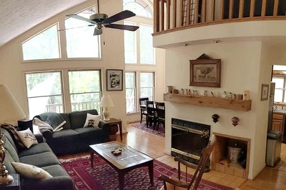 Peaceful Rustic Hideaway with Hot Tub, Fire Pit & Scenic Views in Berkeley Springs, West Virginia - Berkeley Springs , West Virginia - glamping.directory