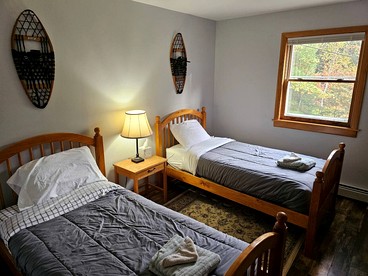 Spacious Mountain Cabin with Hot Tub & Fire Pit near White Mountains, New Hampshire - Haverhill, New Hampshire - glamping.directory