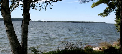 Beautiful Lake Cottage Along the Shores of Sturgeon Bay in Wisconsin - Sturgeon Bay, Wisconsin - glamping.directory