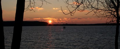 Beautiful Lake Cottage Along the Shores of Sturgeon Bay in Wisconsin - Sturgeon Bay, Wisconsin - glamping.directory