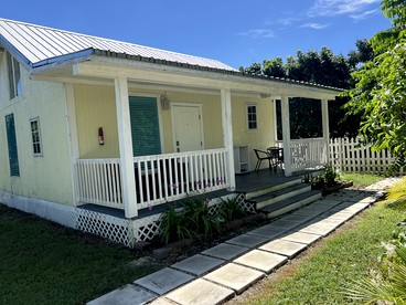 Cozy Cottage on a Tropical Fruit Farm for a Peaceful Escape near Homestead, Florida - glamping.directory