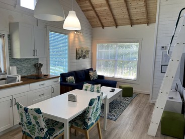Cozy Cottage on a Tropical Fruit Farm for a Peaceful Escape near Homestead, Florida - Homestead, Florida - glamping.directory
