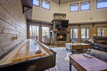 Stunning Cabin with Games Perfect for Families in Broken Bow, Oklahoma - Broken Bow, Oklahoma - glamping.directory