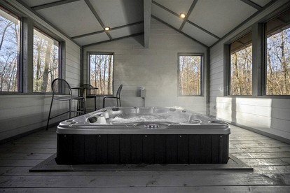 Stunning Cabin with Games Perfect for Families in Broken Bow, Oklahoma - Broken Bow, Oklahoma - glamping.directory