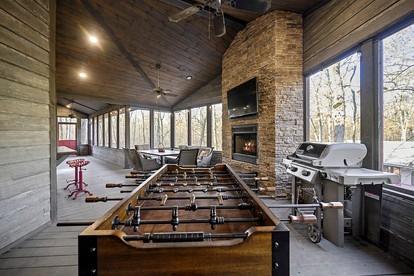 Stunning Cabin with Games Perfect for Families in Broken Bow, Oklahoma - Broken Bow, Oklahoma - glamping.directory