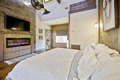 Stunning Cabin with Games Perfect for Families in Broken Bow, Oklahoma - Broken Bow, Oklahoma - glamping.directory