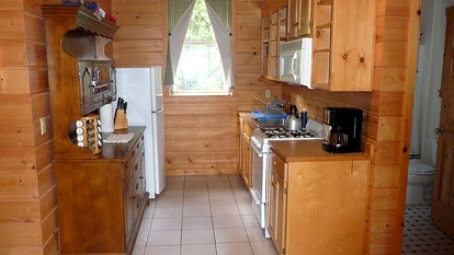 Waterfront Cabin Rental with a Full Kitchen on Orcas Island in Washington - Eastsound, Washington - glamping.directory