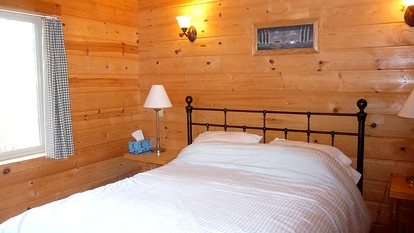 Waterfront Cabin Rental with a Full Kitchen on Orcas Island in Washington - Eastsound, Washington - glamping.directory