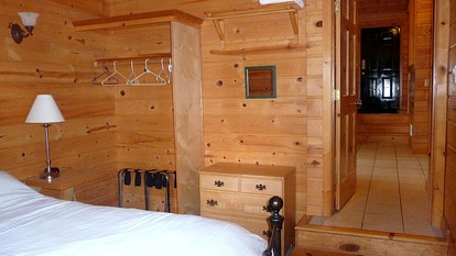 Waterfront Cabin Rental with a Full Kitchen on Orcas Island in Washington - Eastsound, Washington - glamping.directory