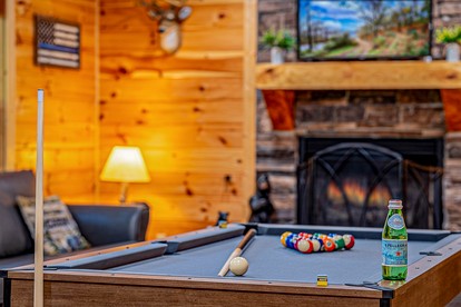 Cozy Mountain Cabin Retreat with Hot Tub, Fire Pit, and Game Room for Relaxing Getaways in Sevierville, Tennessee - Sevierville, Tennessee - glamping.directory