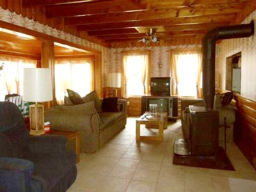 Spacious Cottage Rental with a Fire Pit and Fabulous Views in Summit Lake, Wisconsin - Summit Lake, Wisconsin - glamping.directory