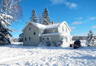 Spacious Cottage Rental with a Fire Pit and Fabulous Views in Summit Lake, Wisconsin - glamping.directory