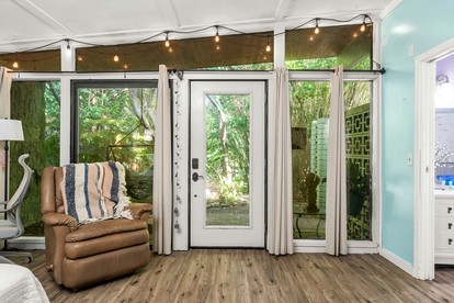 Charming Cottage Nestled Amidst Trees Close to Beach in Panama City Beach, Florida - Panama City Beach, Florida - glamping.directory
