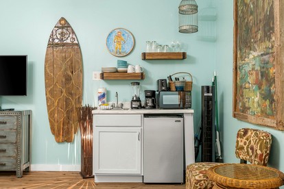 Charming Cottage Nestled Amidst Trees Close to Beach in Panama City Beach, Florida - Panama City Beach, Florida - glamping.directory