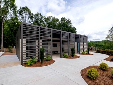 Gorgeous Secluded Vacation Rental in Transylvania County, North Carolina - Transylvania County, North Carolina - glamping.directory