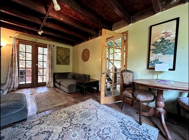 Charming Cabin Ideal for Hikers and Nature Lovers in Topanga, California - Topanga, California - glamping.directory