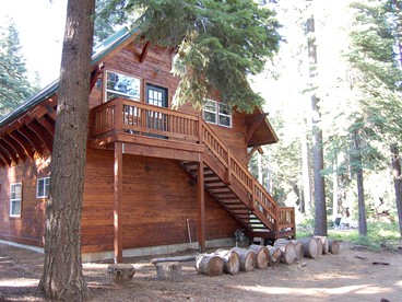 Traditional Log Cabin Rental for Couples on the West Shore of Lake Tahoe, California - Tahoe City, California - glamping.directory