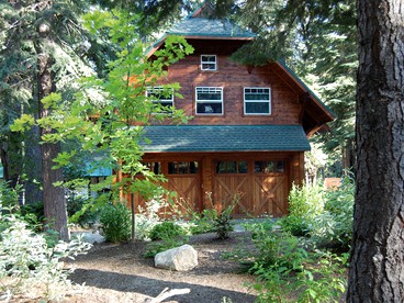 Traditional Log Cabin Rental for Couples on the West Shore of Lake Tahoe, California - Tahoe City, California - glamping.directory