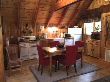 Traditional Log Cabin Rental for Couples on the West Shore of Lake Tahoe, California - Tahoe City, California - glamping.directory