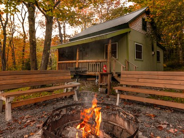 Romantic Cabin Rental Overlooking Otter Creek in the Adirondacks of Upstate New York - Brantingham, New York - glamping.directory