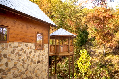 Gorgeous Cabin Rental with Amazing Views of the Great Smokies in Tennessee - Gatlinburg, Tennessee - glamping.directory