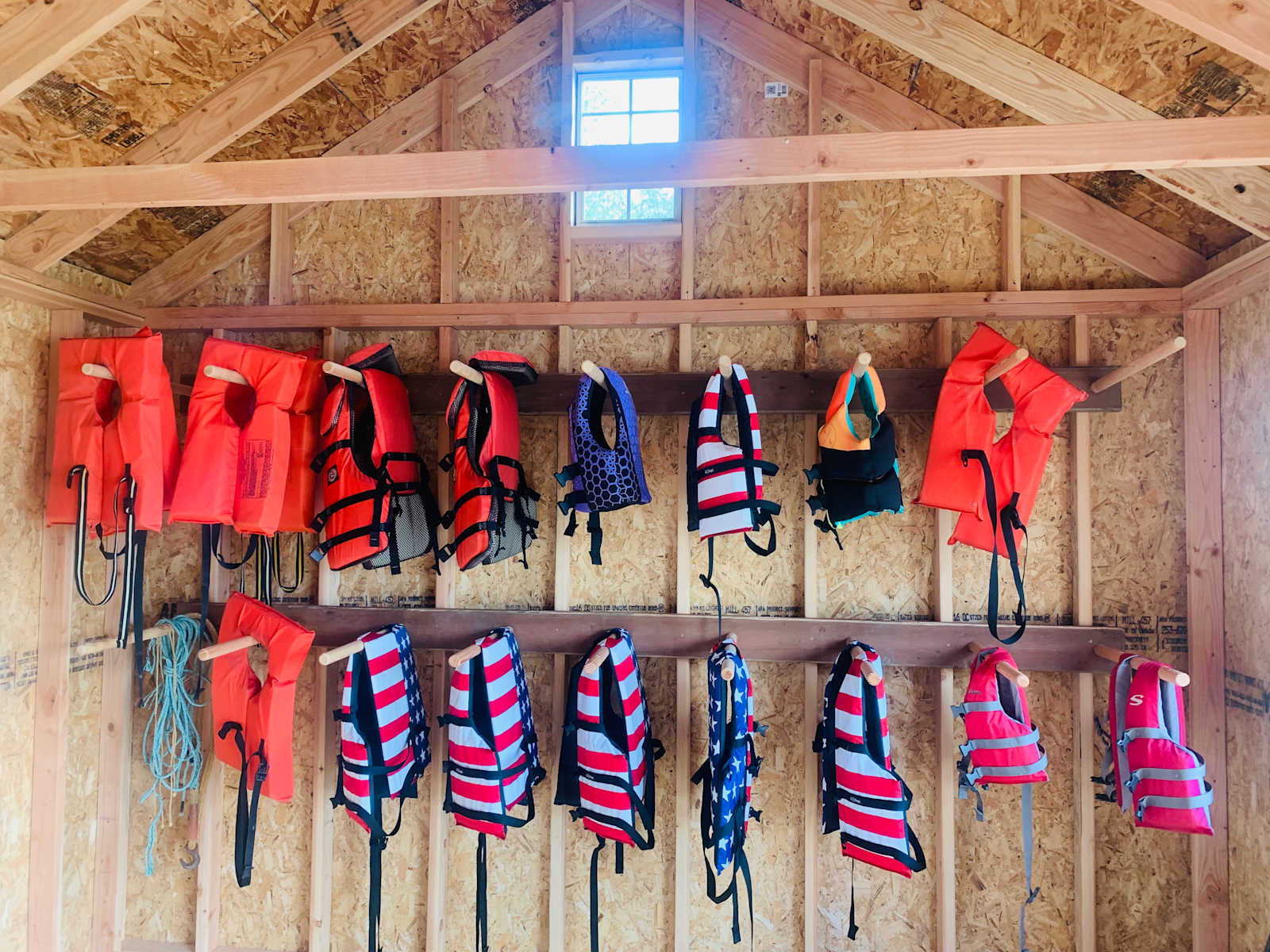 Talkeetna Lake Retreat - Talkeetna, Alaska - glamping.directory