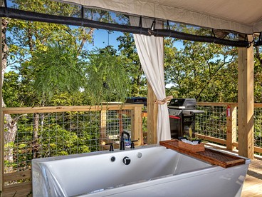 Secluded Tree Tent with Outdoor Soaking Tub & Pizza Oven Near Blue Ridge Waterfalls, Zirconia, North Carolina - Zirconia, North Carolina - glamping.directory