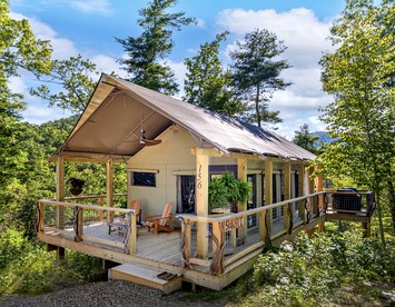 Secluded Tree Tent with Outdoor Soaking Tub & Pizza Oven Near Blue Ridge Waterfalls, Zirconia, North Carolina - Zirconia, North Carolina - glamping.directory