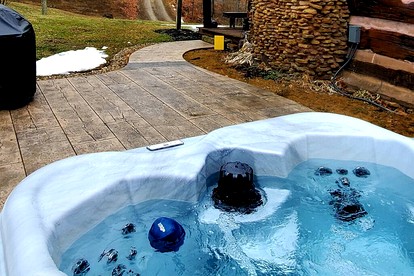 Renovated Cottage with Spa Surrounded by Beautiful Hiking Trails by Tappan Lake in Ohio - Deersville, Ohio - glamping.directory