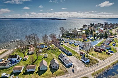 Pet-Friendly Lake Cabin with Dock & Kayaks & Fire Pit in Houghton Lake, Michigan - Houghton Lake, Michigan - glamping.directory